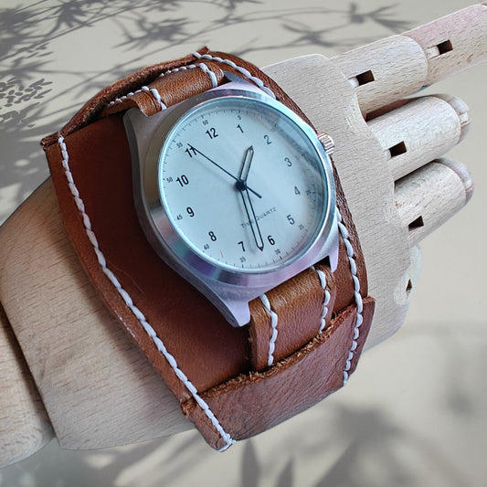 Koskenvalkea Liedosta on Kaareva bund nahkaranneke