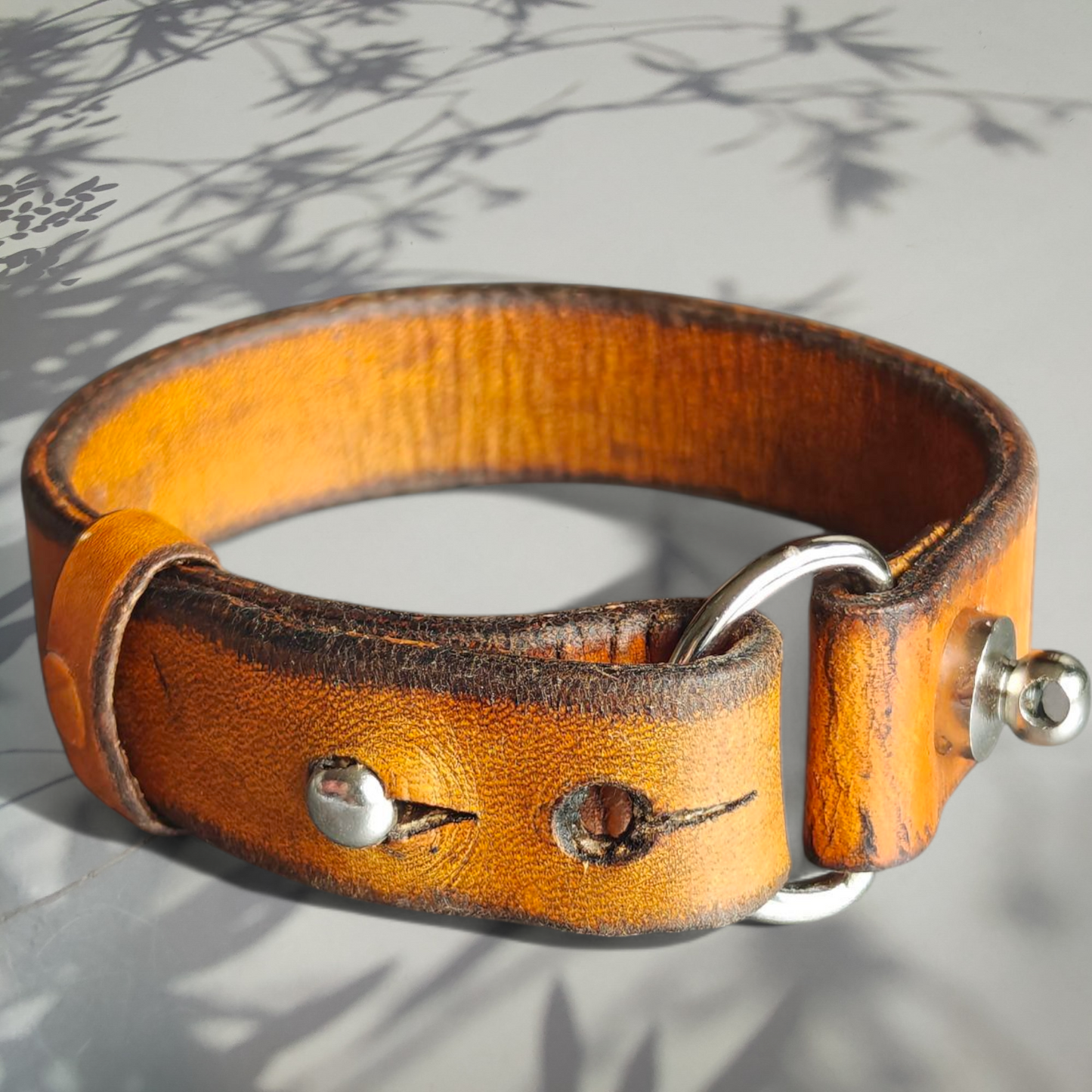 Aseman Tuonenlanka| kasviparkittu nahka | tikkaamaton, käsintehty ranneke Liedosta