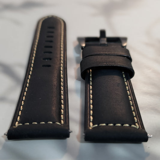 Nahkaranneke SILO matta Crazy Horse | valkoinen tikkaus musta solki