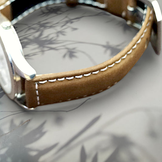 Nahkaranneke SILO | valkoinen ommel + tan ruskea | heikkolaatuinen mutta nätti