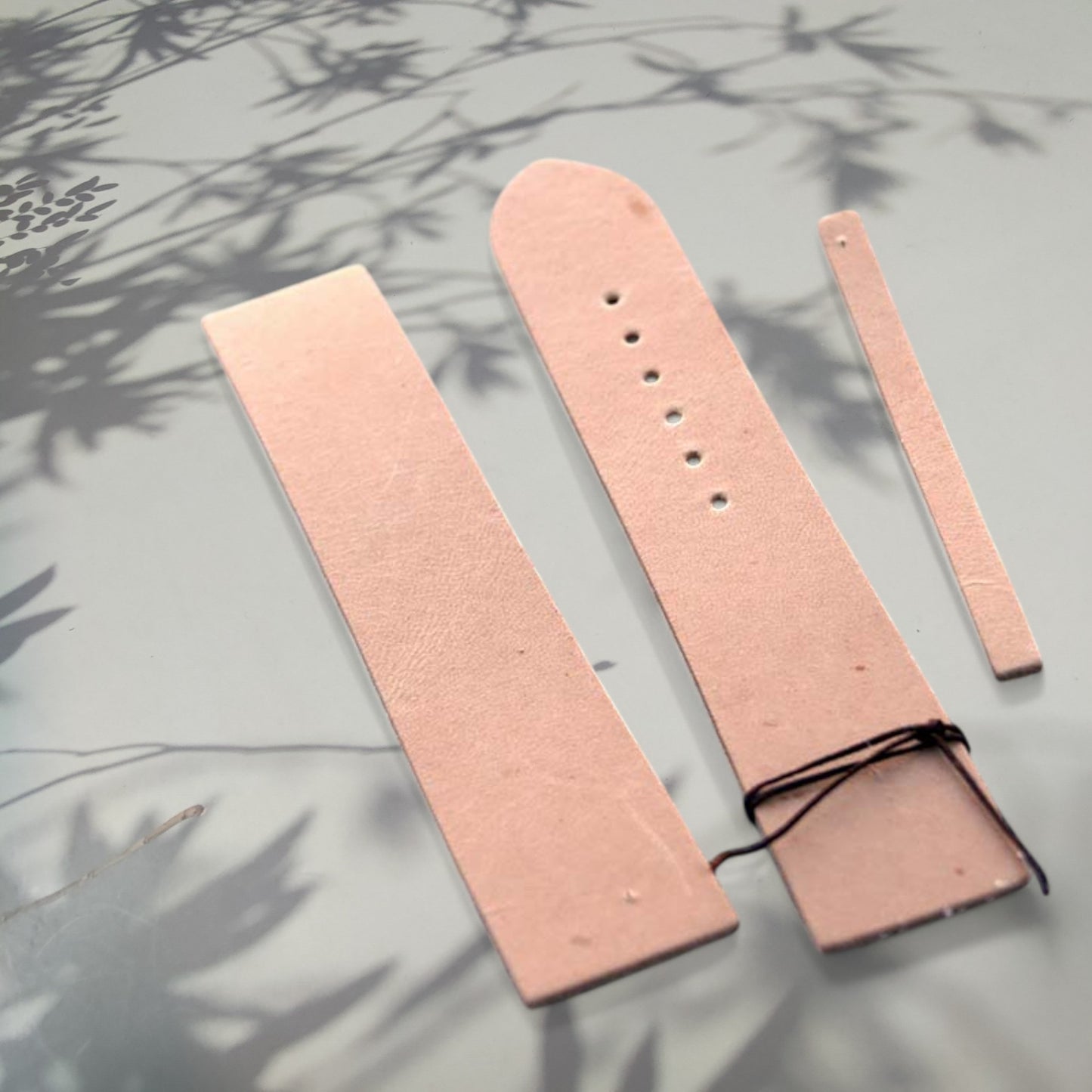 värjäämätön Asemanranta Liedosta: DIY tai Naku nahkaranneke - eli tee ite tai tilaa valmiita osia