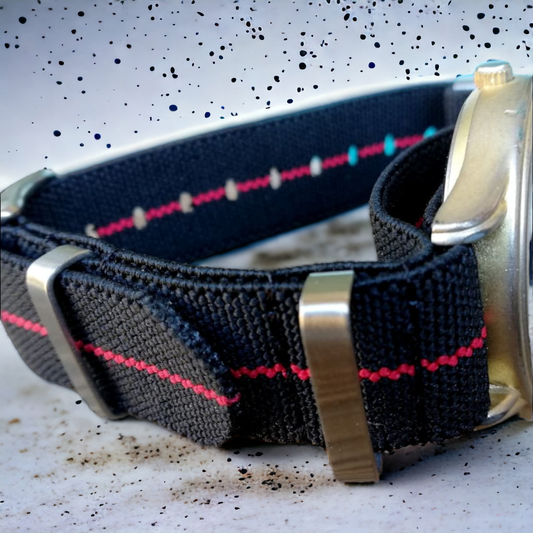 Natoranneke Noheva-F | joustava musta punaisella