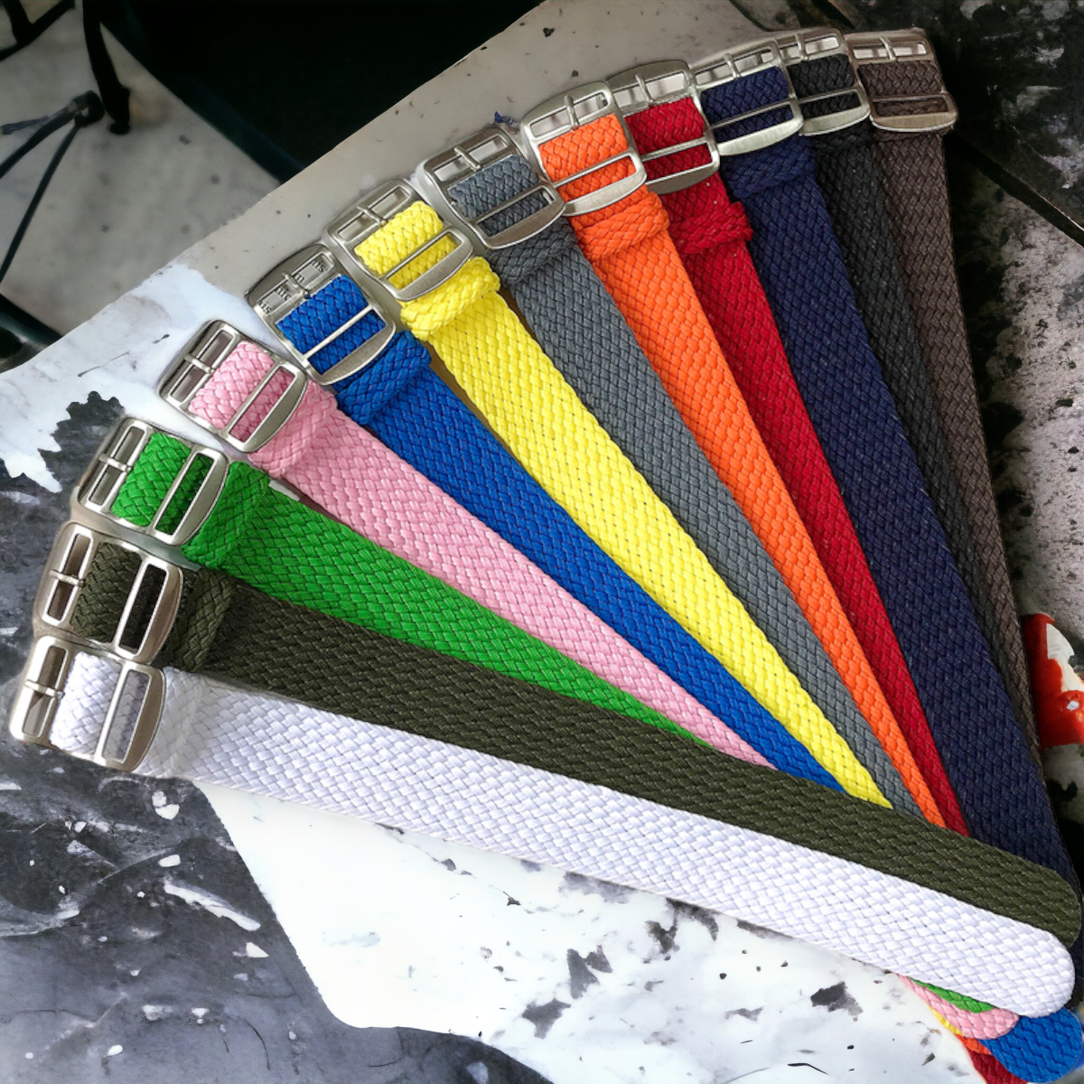 Kellonranneke Pertav- tekstiili Musta