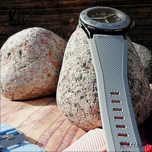 Nämä Kumirannekeet ovat tukevia ja samalla hauskoja. Valmistusmateriaali on oikeastaan silikooni / kumiseos, mutta käyttöominaisuudet ovat samat kuin silikooni tai kumirannekkeissa - olemme vakavissamme mahdollisen luonnonkumiallergian kanssa. Nämä ovat rohkeissa väreissä ja niissä on lämpimän tuntuinen pinta.