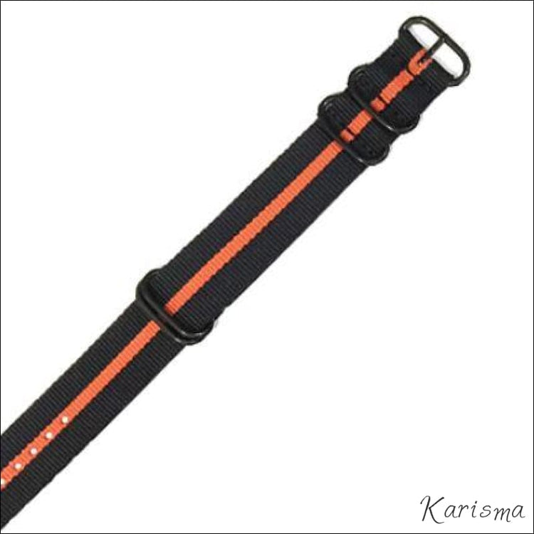 Standard Zulu yksiosainen ranneke on sinulle, joka etsit tuvevuutta rannekkeltasi. Zulu rannekkeessa on tyypilliset pyöreän malliset leiffit ja solki tukevaa metallia. Cordura tyyppinen nailon on materiaalina ainutlaatuinen jo näyttävyydenkin vuoksi. hieno musta oranssi väritys ja mustat metalliosat