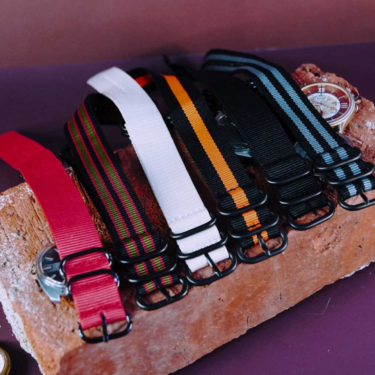 Kellonranneke yksiosainen - Zulu-style punainen