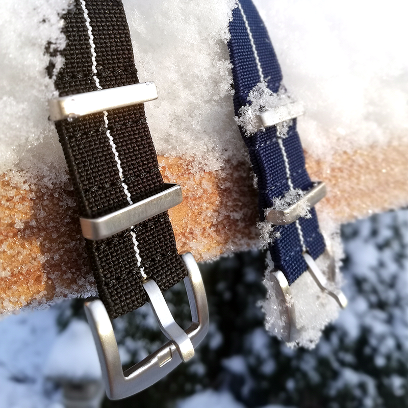 Natoranneke Rafjo| musta valkoisella raidalla