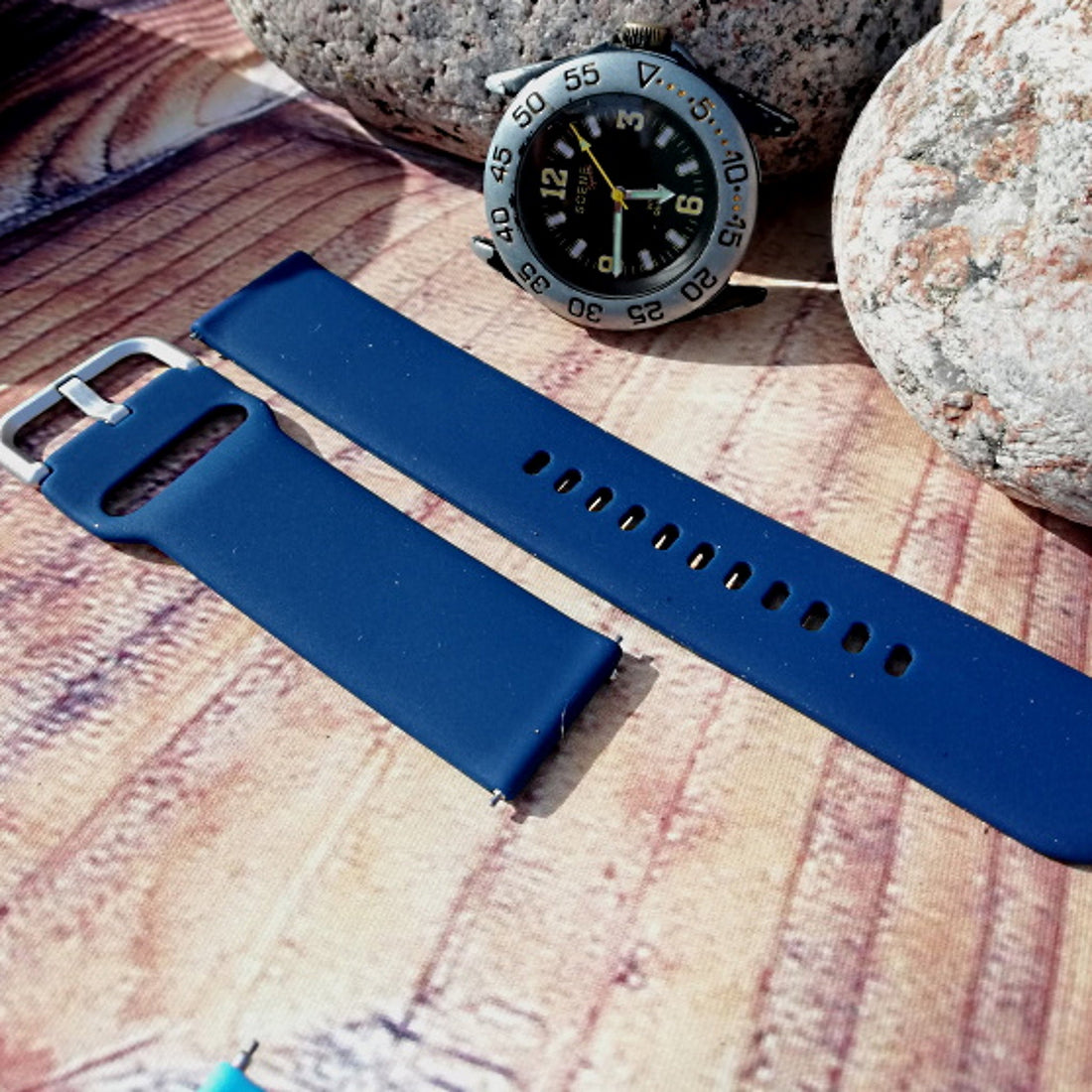 KR straps kelloranneke.fi sininen silikooniranneke on kevyt ja joustava