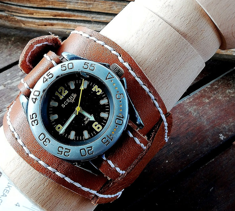 Pyöde kaareva laajeta mansetti cuff vintage epäkesko nahkaranenke rannekelloon