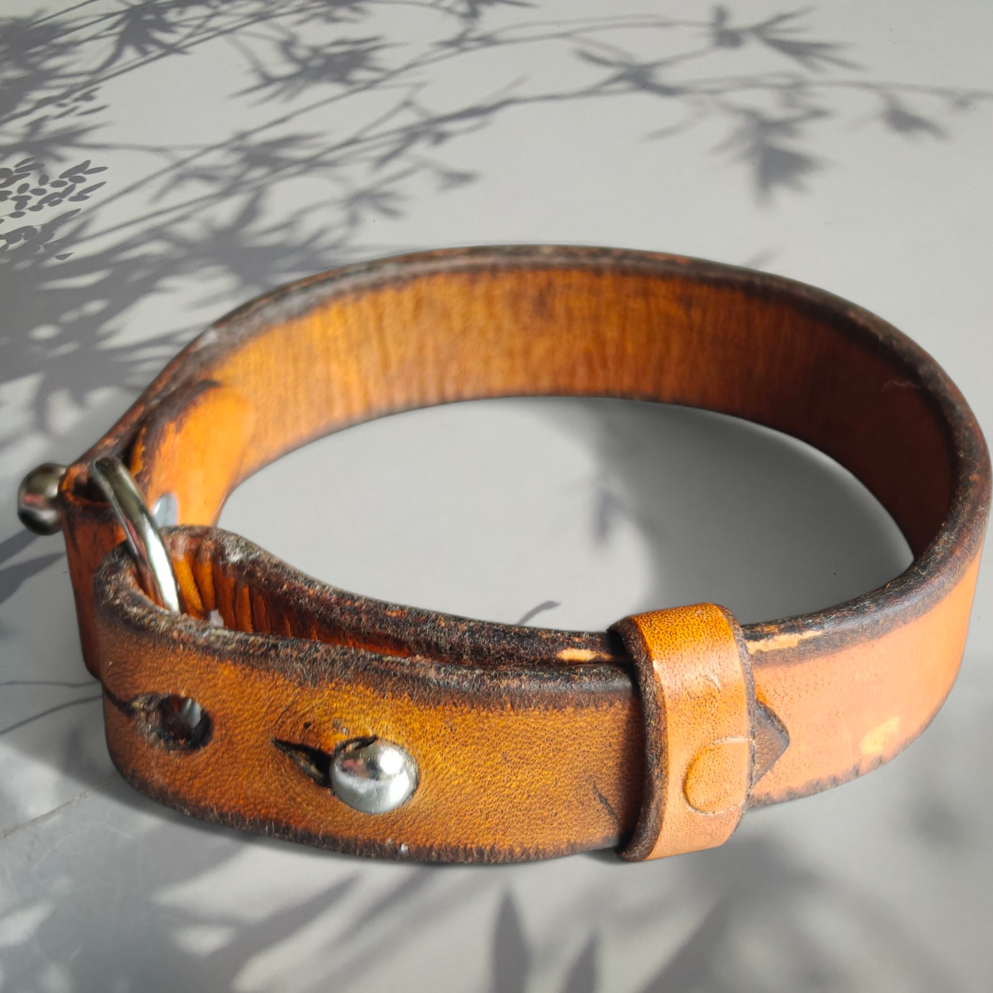 Aseman Tuonenlanka| kasviparkittu nahka | tikkaamaton, käsintehty ranneke Liedosta