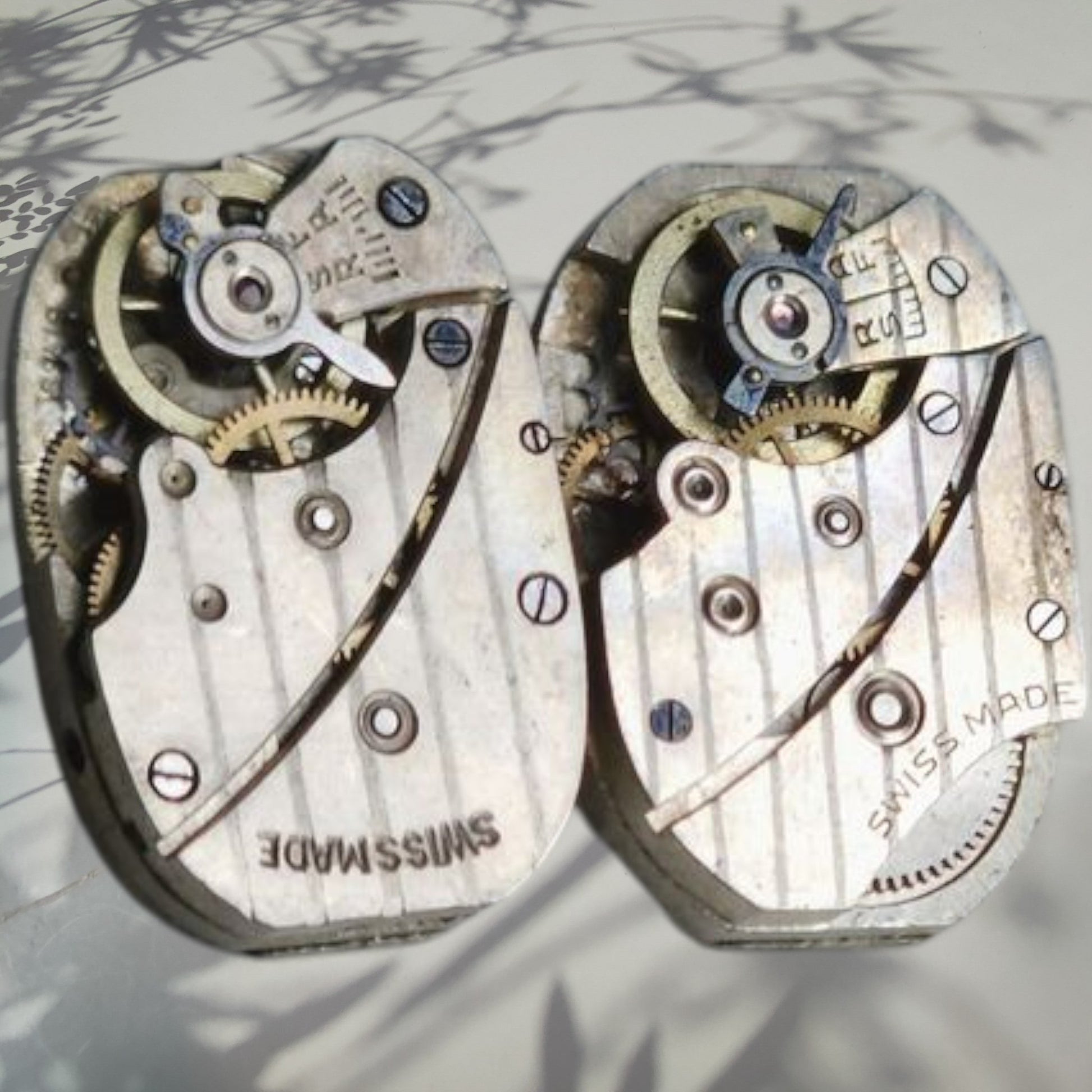 Rannekello korvakorut vintage steampunk nappi