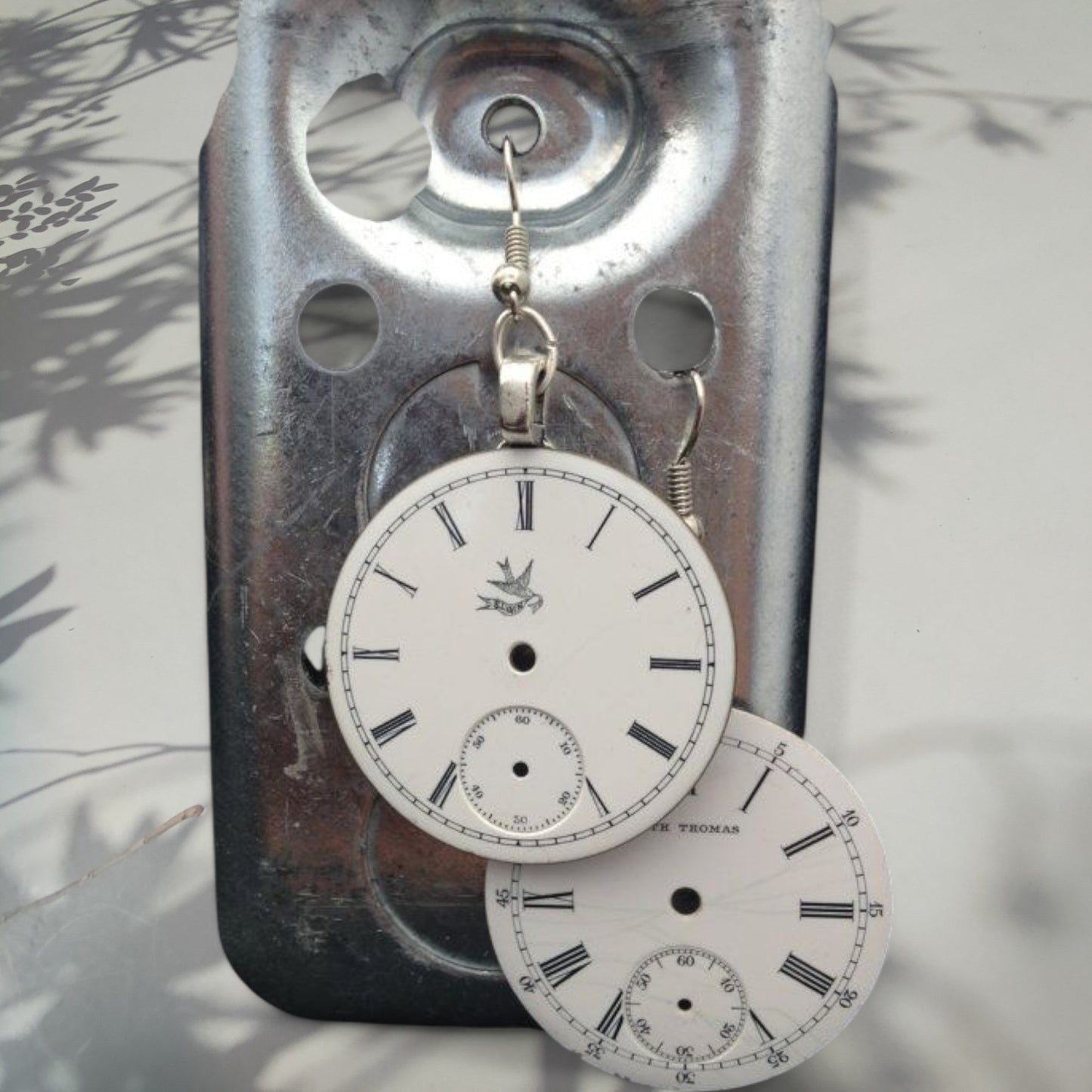 Rannekello korvakorut vintage steampunk taulu
